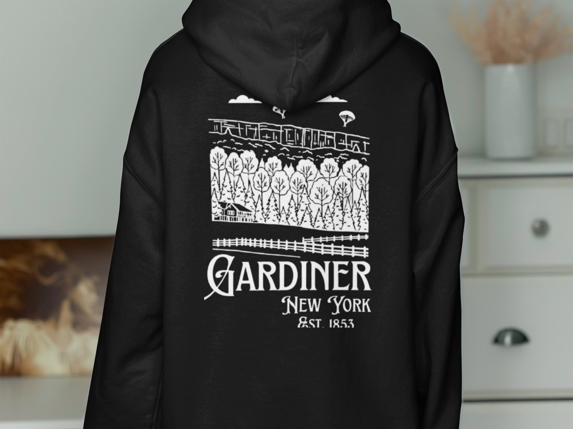 Gardiner New York Hoodie with Scenic Landscape Design