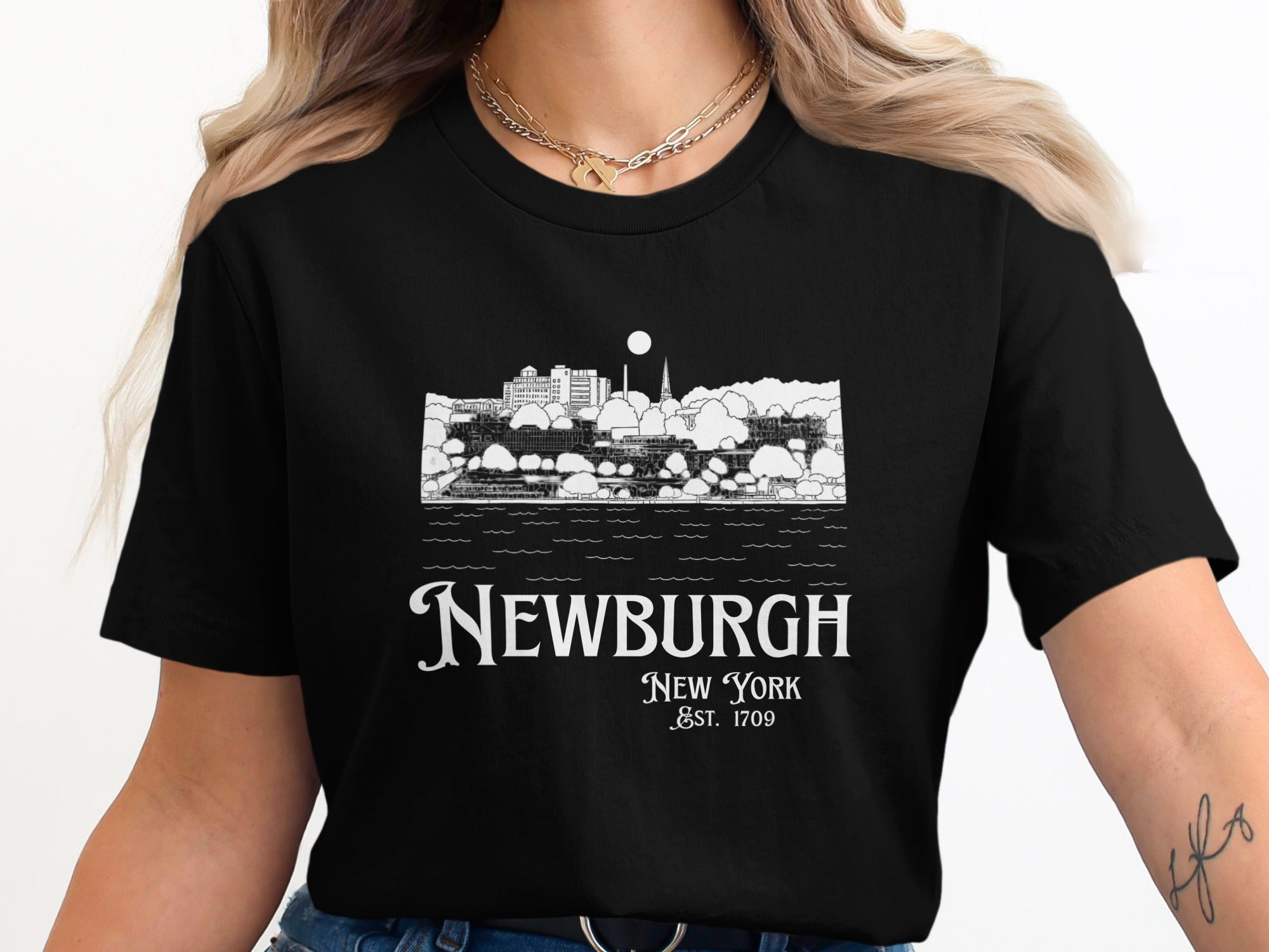 Stylish Newburgh New York Est 1709 Graphic T-Shirt
