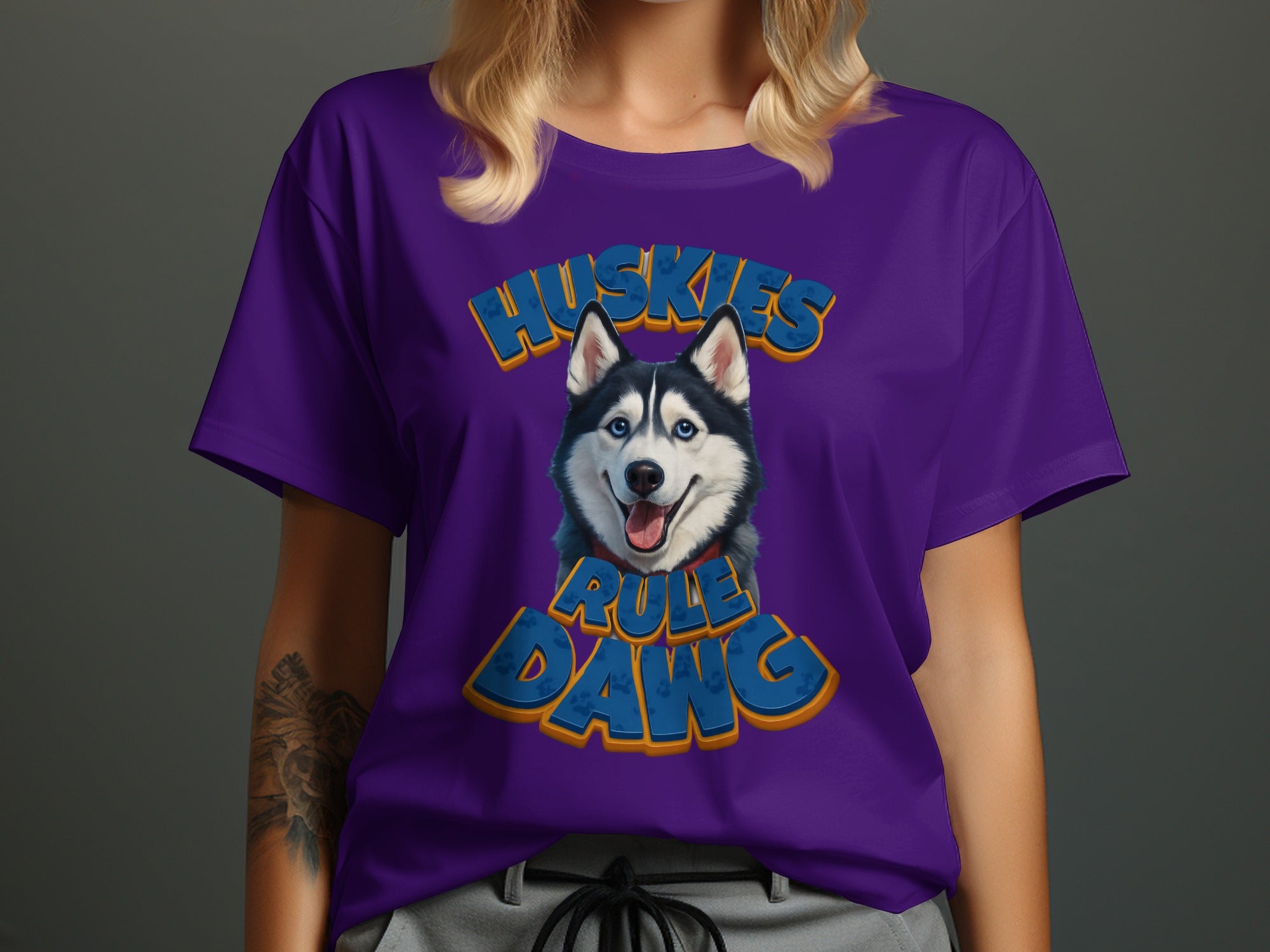 Huskies Rule Dawg Graphic Tee with Smiling Husky